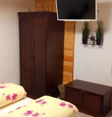 Bagolyvar Vendeghaz 公寓 *